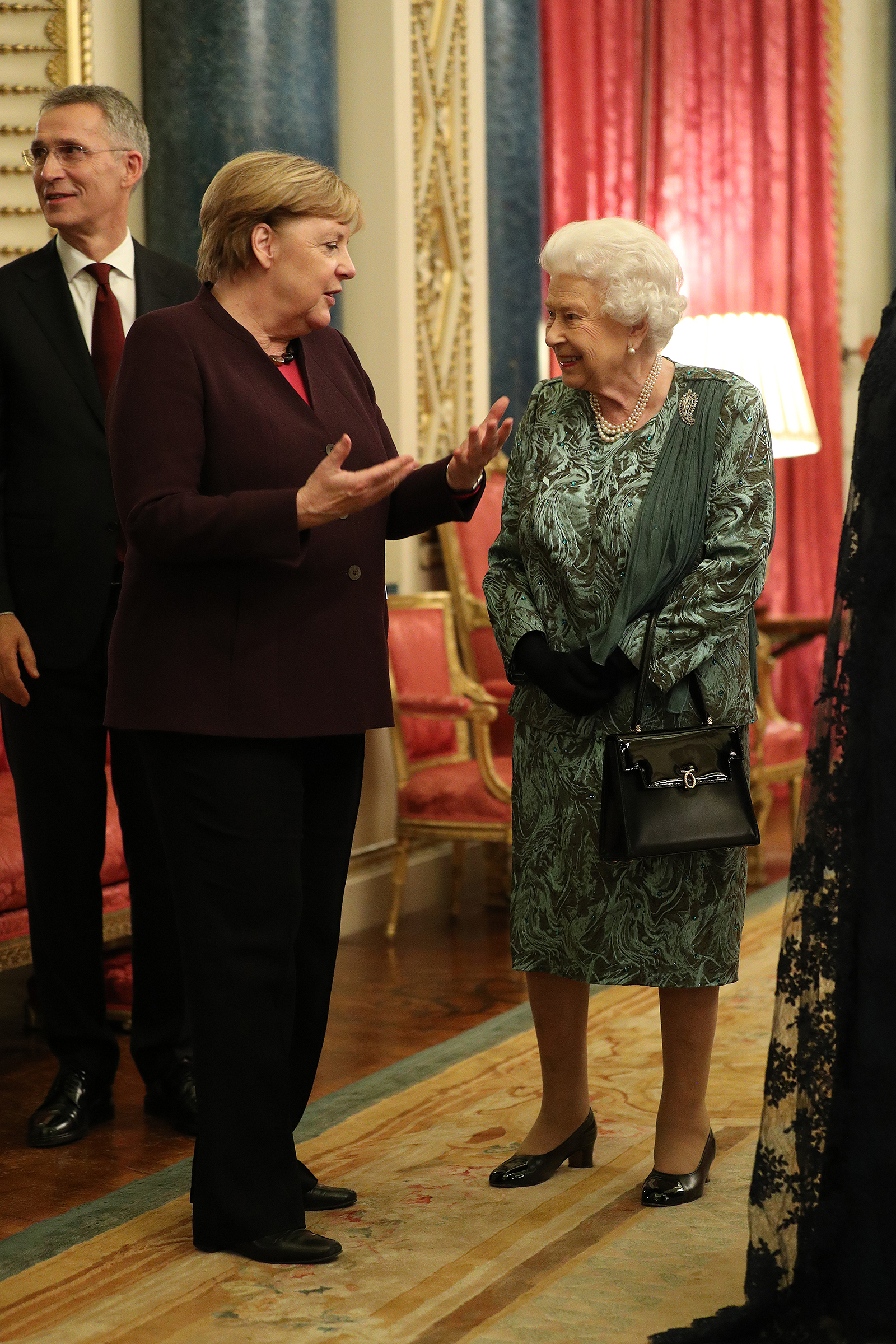 Елизавета II, принц Чарльз, Кейт Миддлтон, Дональд Трамп и другие на торжественном приеме в Букингемском дворце