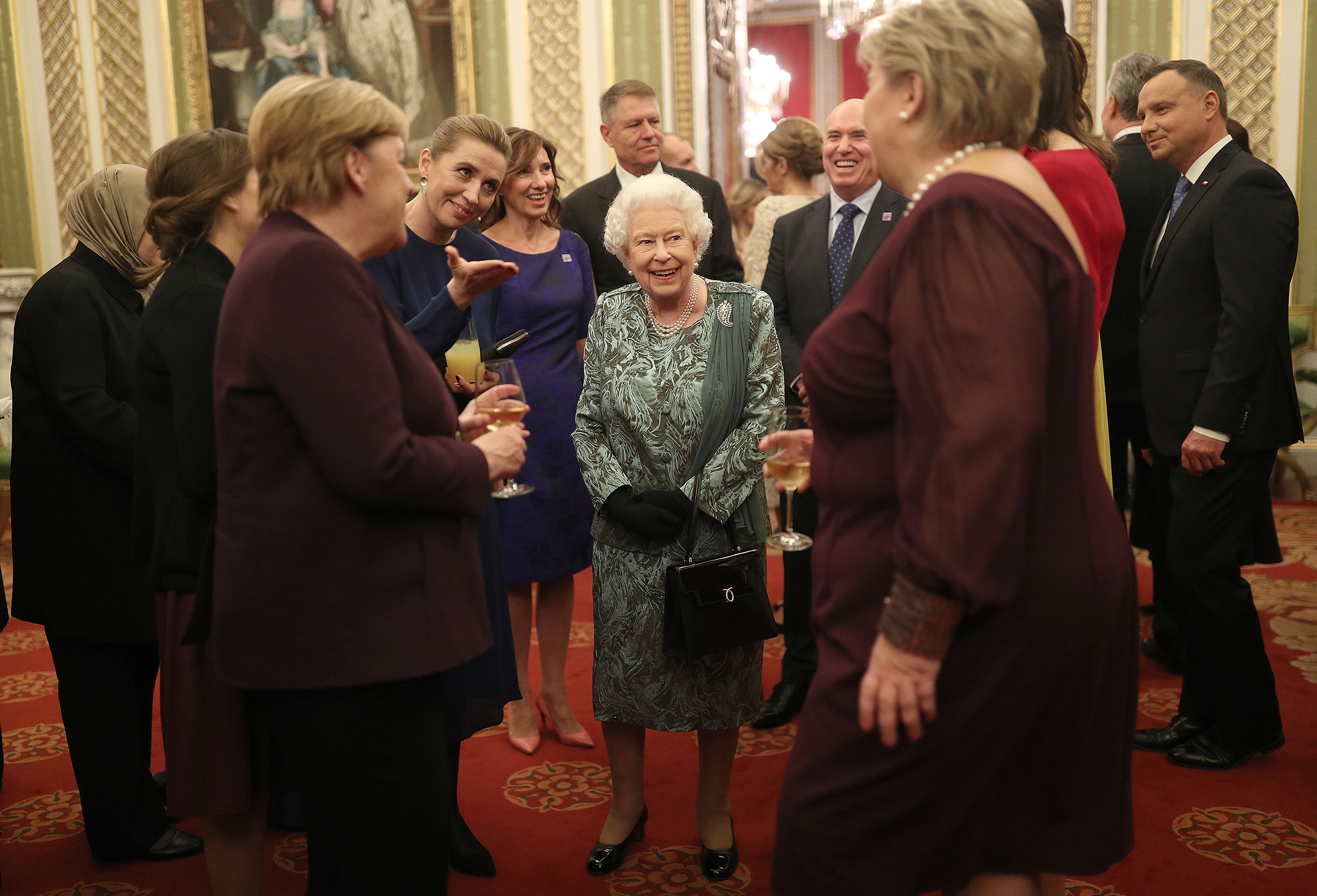 Елизавета II, принц Чарльз, Кейт Миддлтон, Дональд Трамп и другие на торжественном приеме в Букингемском дворце