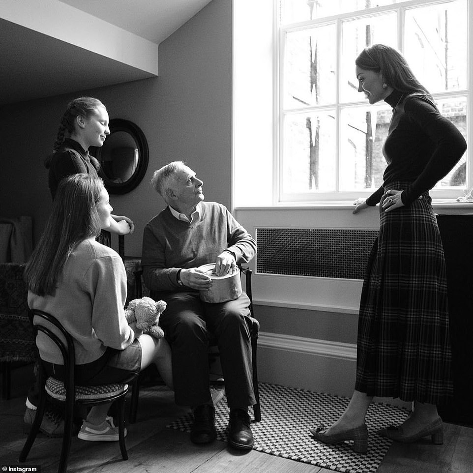 Кейт Миддлтон во Дворце сфотографировала жертв Холокоста