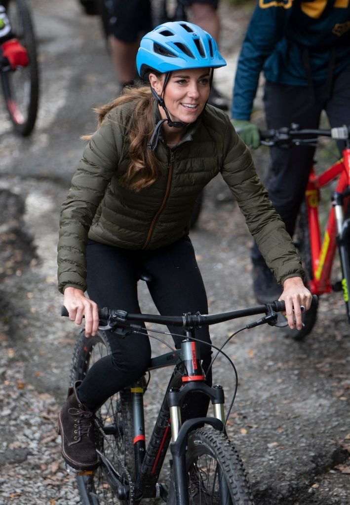 Кейт Миддлтон в Камбрии прокатилась на велосипеде и занялась скалолазанием