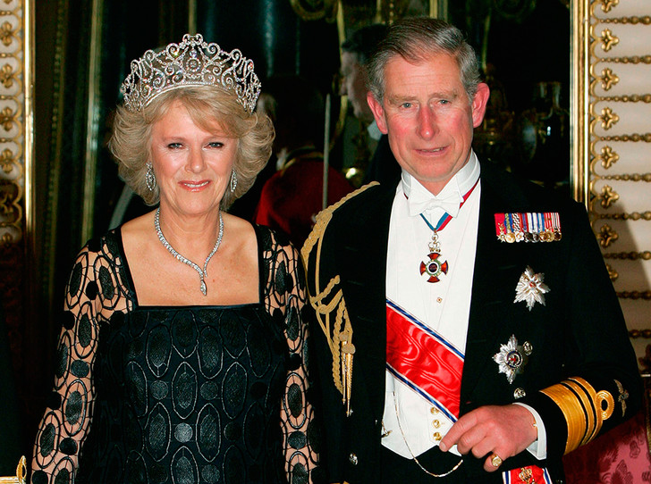 Елизавета II хочет, чтобы Камилла Паркер-Боулз получила титул королевы-консорта после коронации принца Чарльза