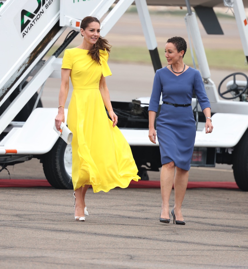 Принц Уильям и Кейт Миддлтон прилетели на Ямайку в разгар протестов против Великобритании