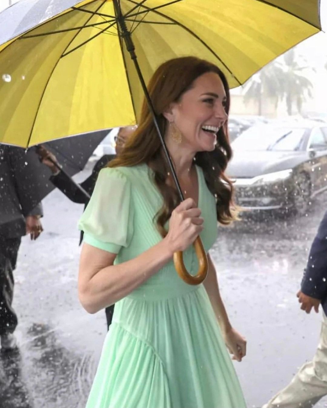 На Багамах принц Уильям и Кейт Миддлтон угодили под ливень