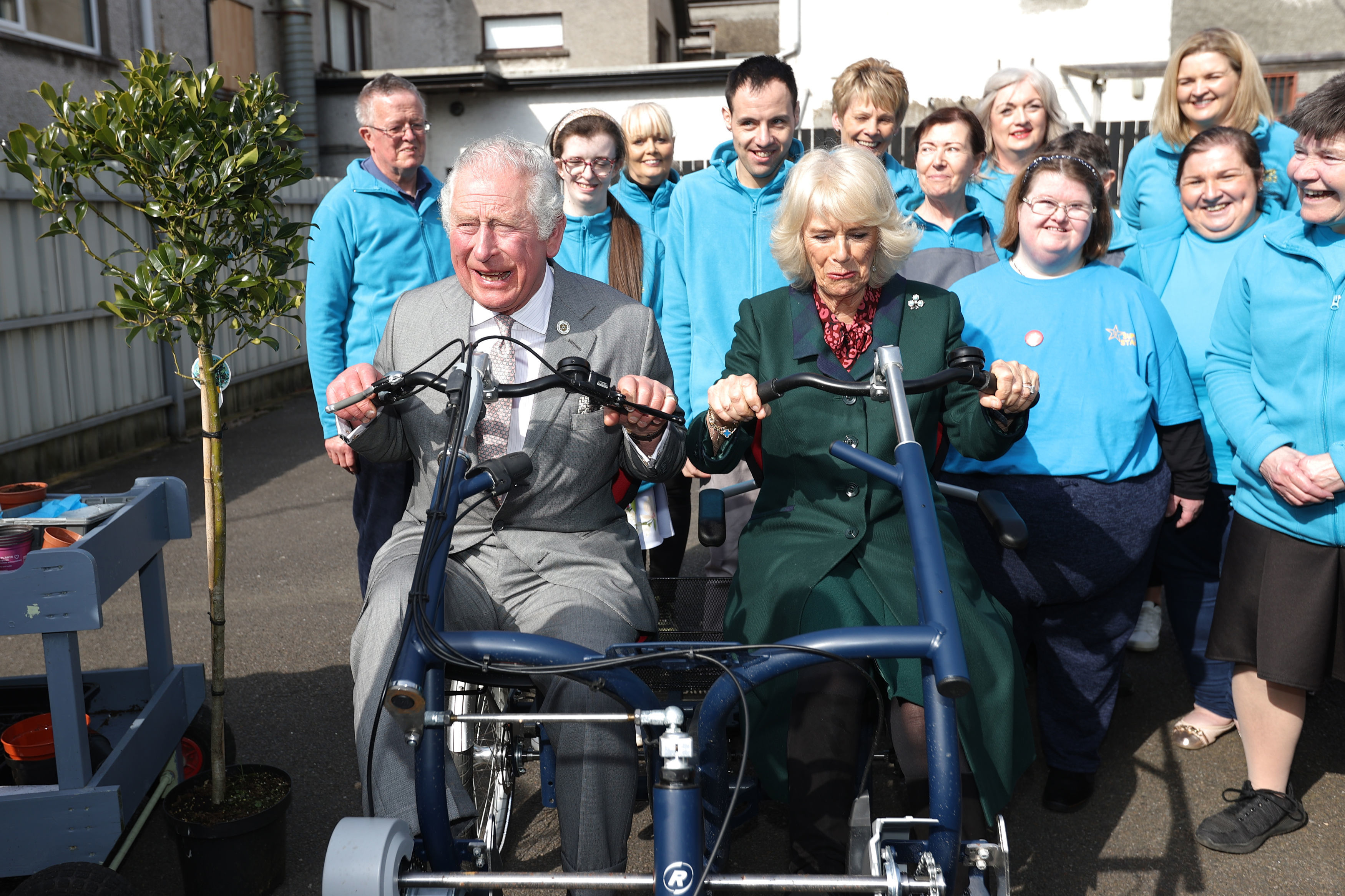 Принц Чарльз и герцогиня Камилла станцевали кейли в Ирландии