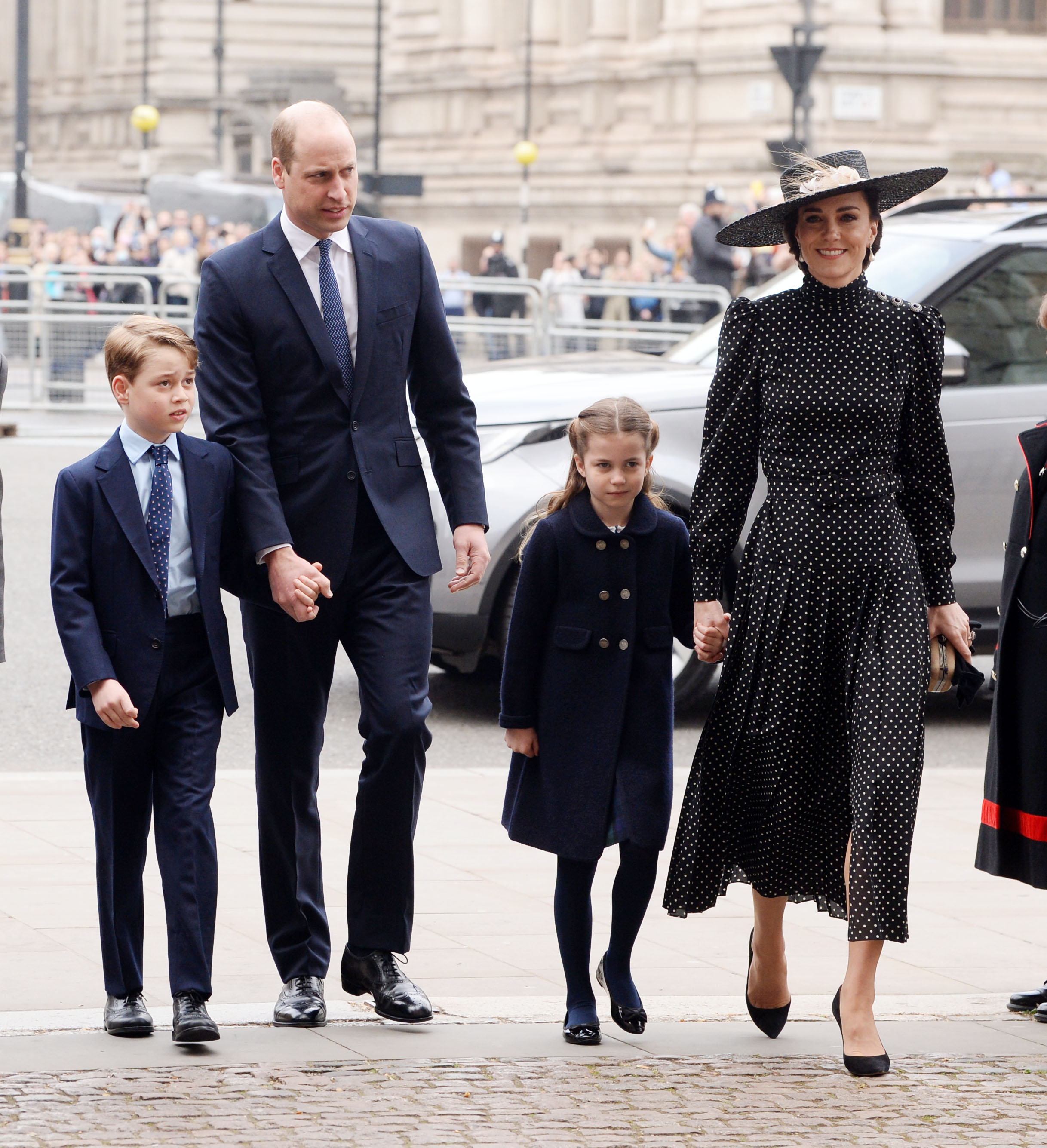 Принц Уильям и Кейт Миддлтон с детьми посетили поминальную службу по принцу Филиппу