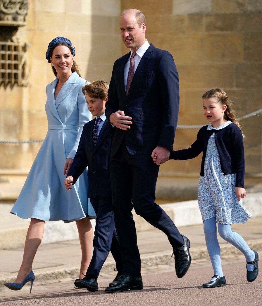 Принц Уильям и Кейт Миддлтон с детьми побывали на Пасхальной службе в часовне Виндзора