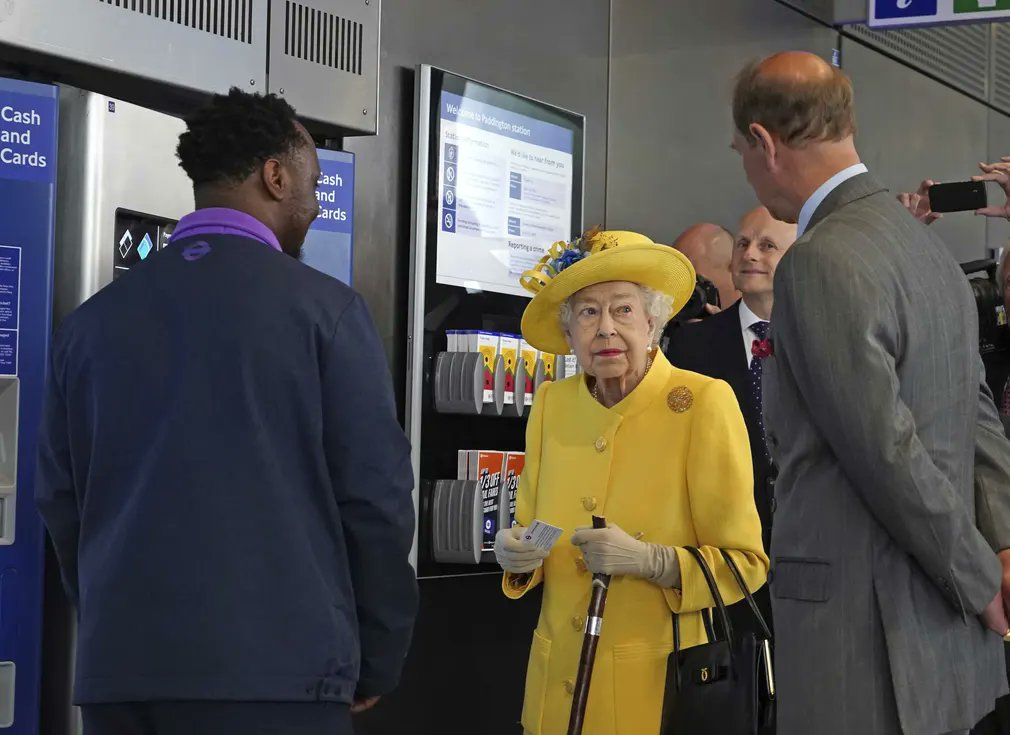 Елизавета II на Паддингтонском вокзале открыла новую станцию