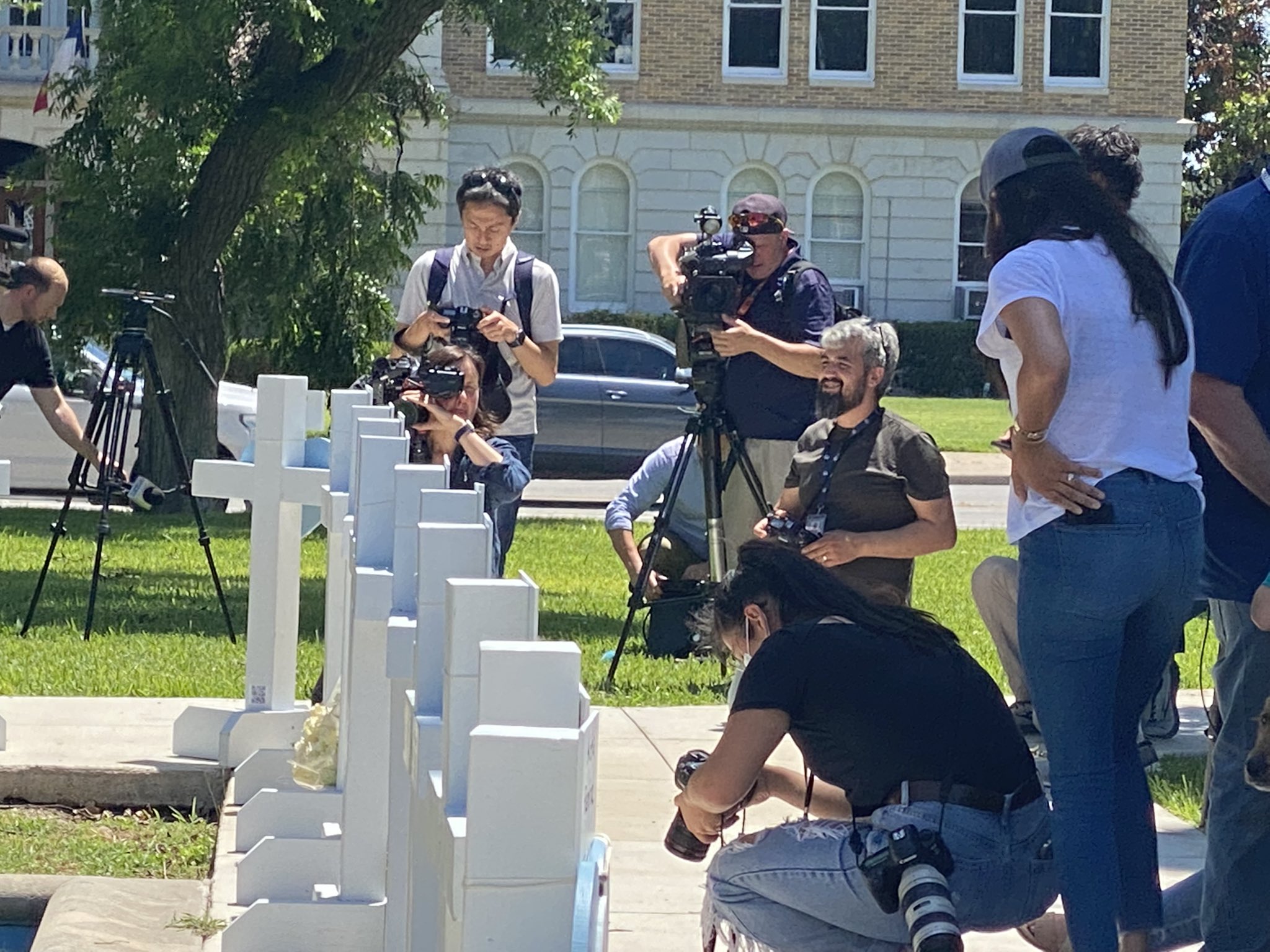 Меган Маркл раскритиковали за визит к мемориалу в память о жертвах стрельбы в школе Техаса