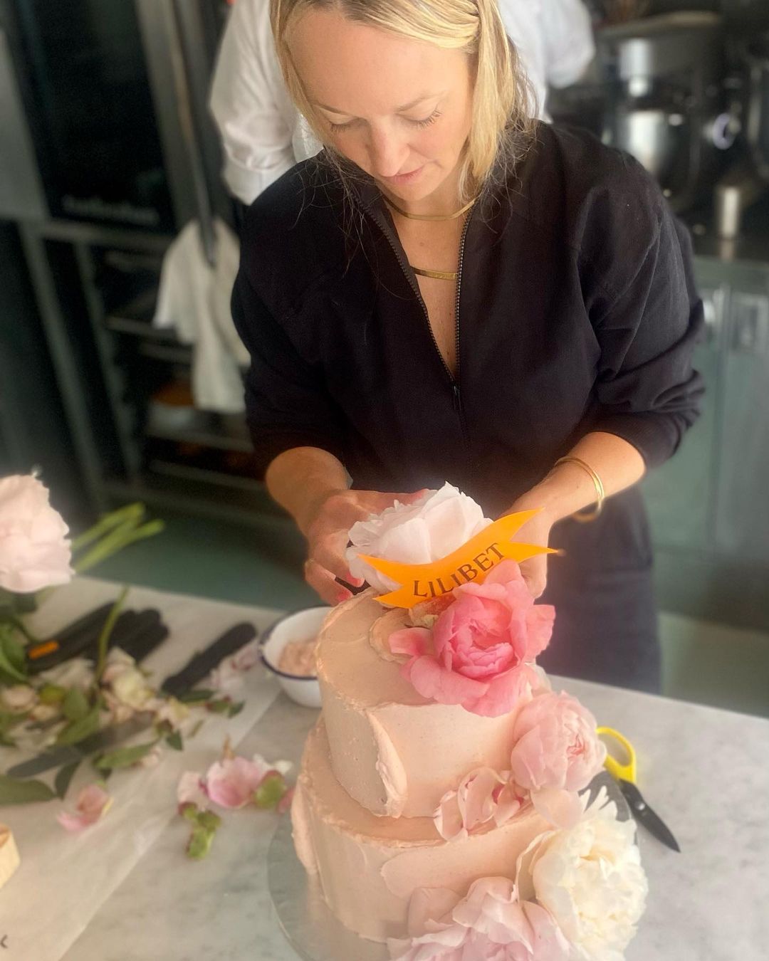 Лондонская пекарня показала торт для дня рождения Лилибет