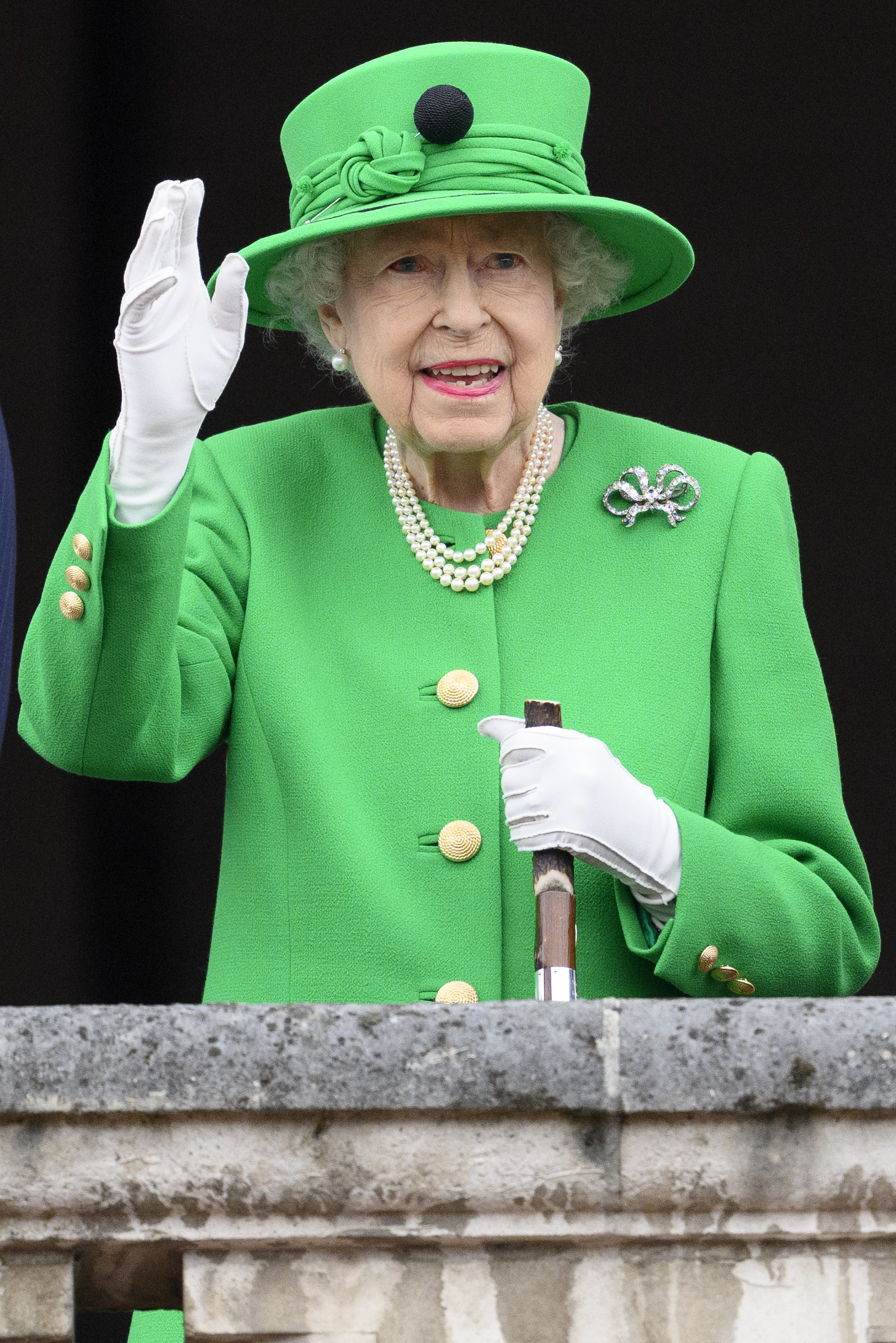 Королева Елизавета II во второй раз появилась на балконе Букингемского дворца