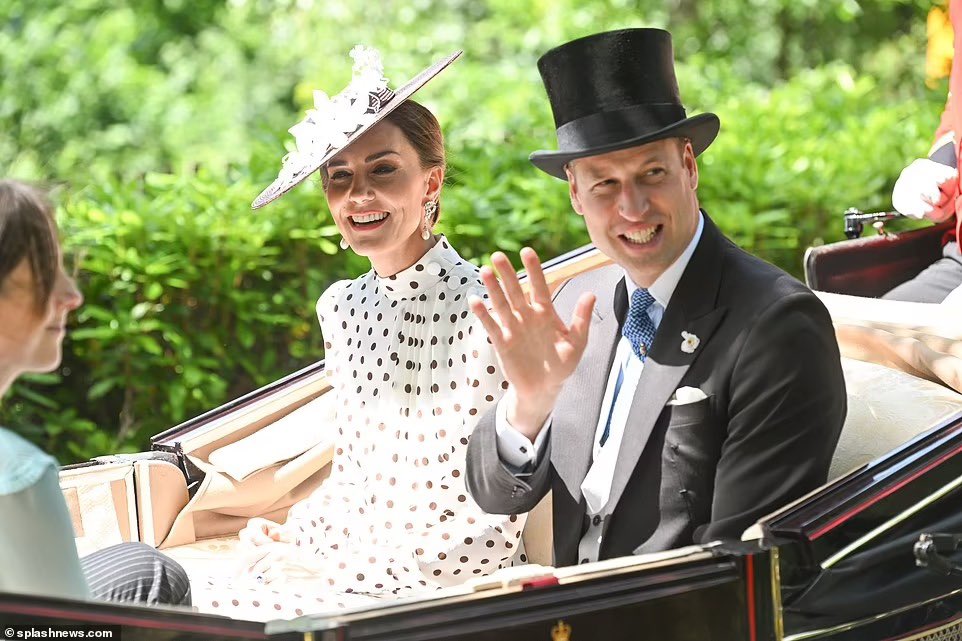 Принц Уильям и Кейт Миддлтон в закрытом платье приехали на скачки Royal Ascot