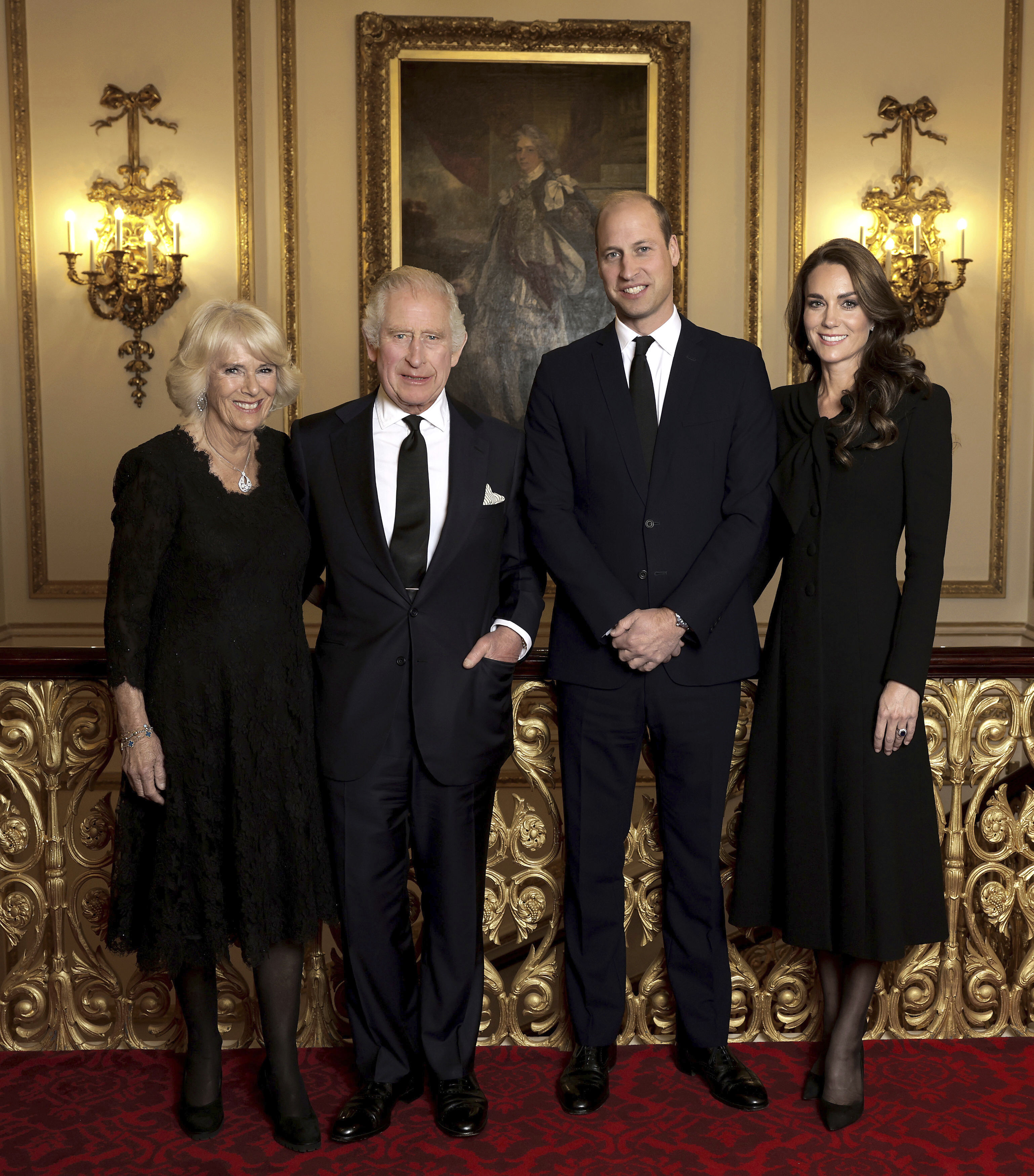 Дворец обнародовал новый портрет королевской семьи Великобритании