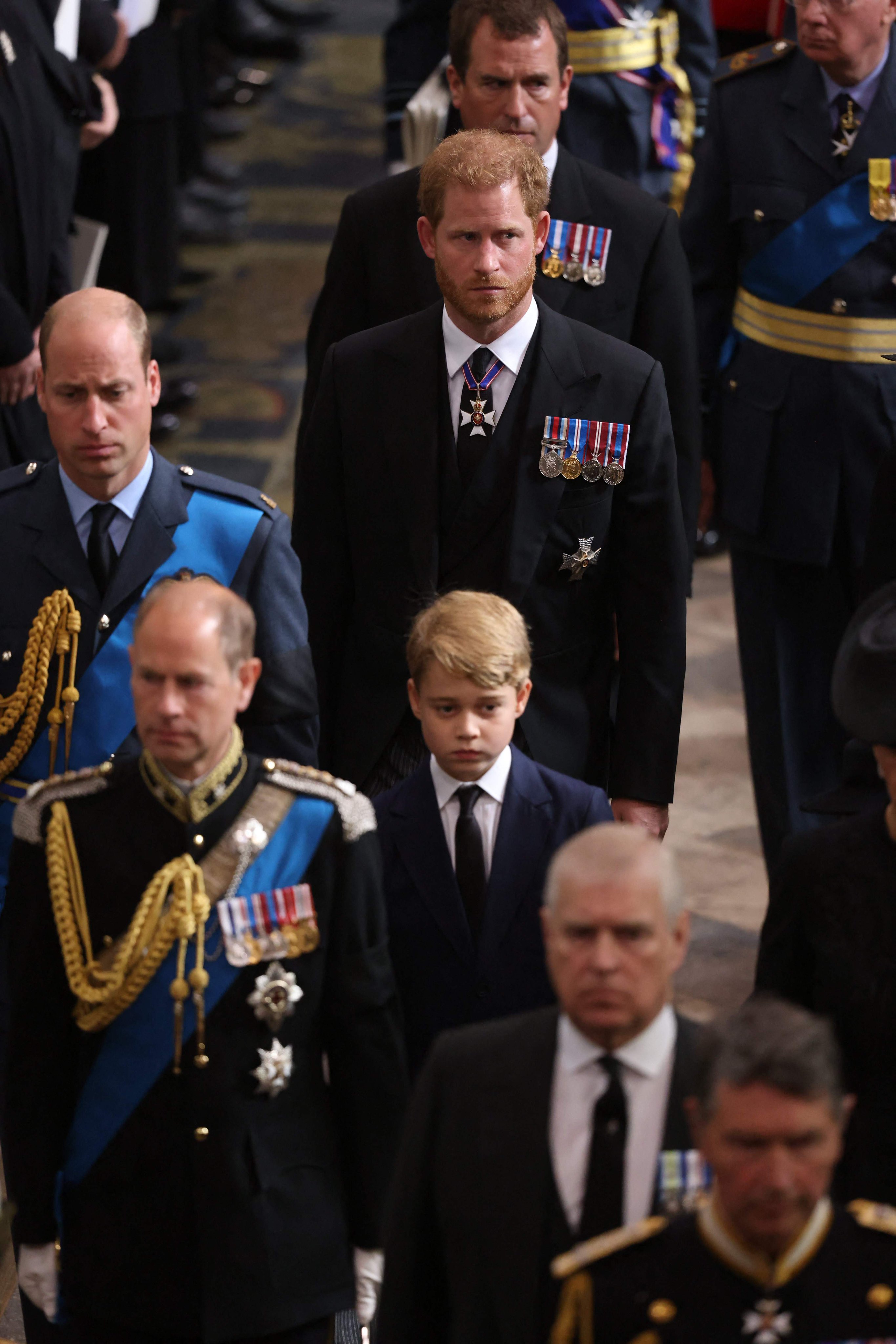 Принцы Уильям и Гарри не говорили друг с другом на похоронах Елизаветы II