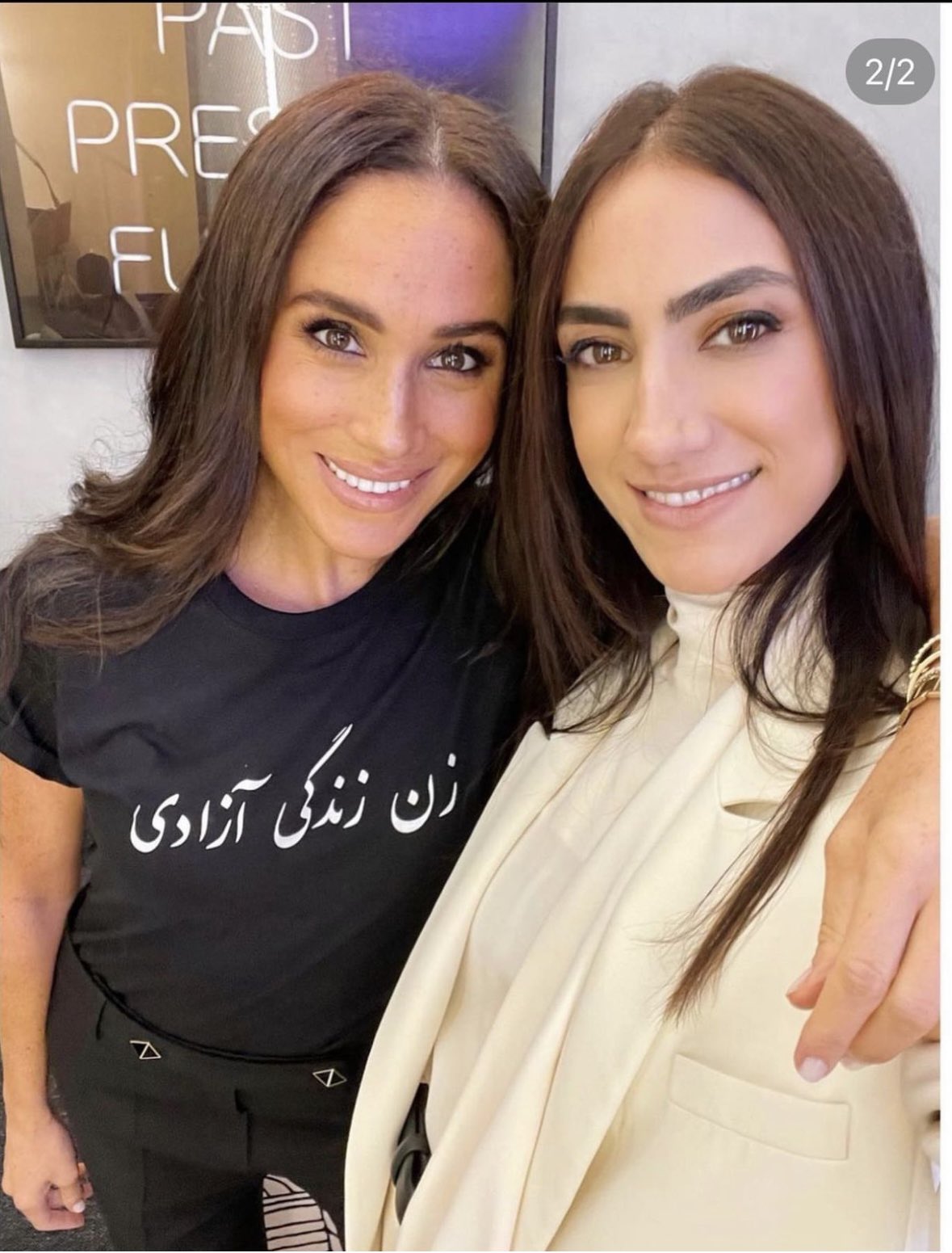 Меган Маркл поддержала иранских женщин, надев футболку с надписью