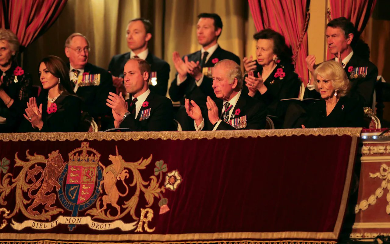 Принц Уильям и Кейт Миддлтон поздравили короля Карла III с днем рождения