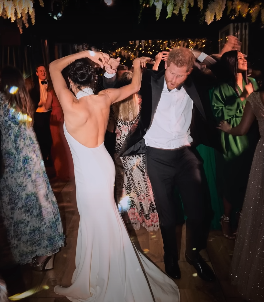 Принц Гарри и Меган Маркл показали неизвестные ранее фотографии со своей свадьбы