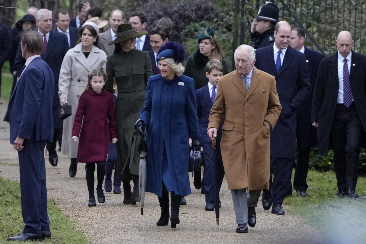 Принц Уильям и Кейт Миддлтон с детьми посетили рождественскую службу в церкви Святой Марии Магдалины