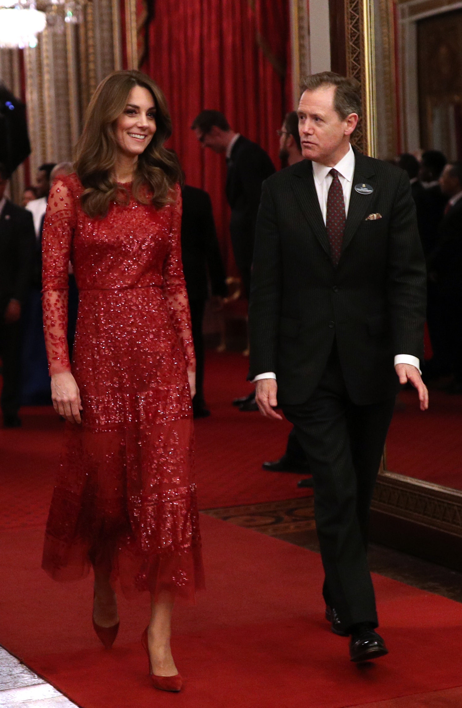 Дворец выпустил рождественскую открытку с Кейт Миддлтон в красном платье
