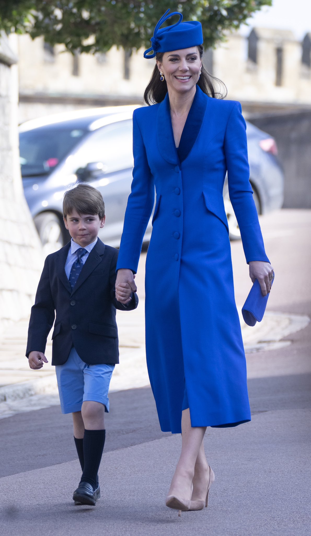 Дама в синем – Кейт Миддлтон с ярким маникюром на пасхальной службе